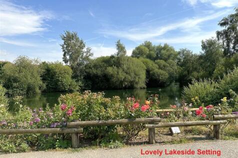 Lovely Lakeside Setting