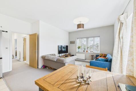 CAM02909G0-PR0353-STILL005