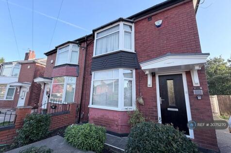 3-bed semi-detached on Waverley Crescent, Manchester, M43, £1,450/mo