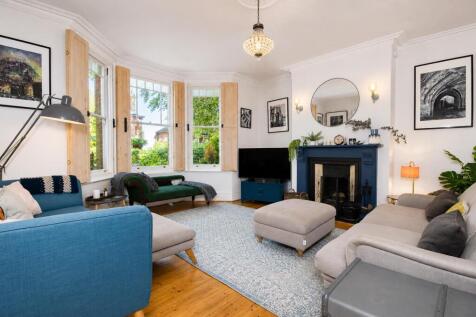 19 Chiltern Road_Internals - 14.jpeg