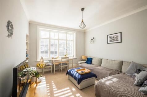 F2, 20 Bigwood Avenue -5.jpg