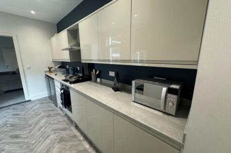 Landseer Avenue (Room 5), Bramley, Leeds photo 4