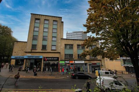 4-bed flat on Union Street, City Centre, Bristol, £3,000/mo