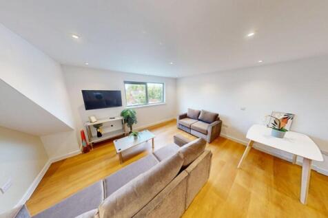 Flat-7-124-132-North-Sherwood-Street-Lounge-2