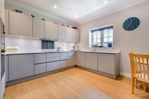 Lounge/Dining/Kitchen Area