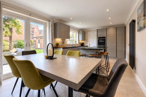 Superb Dining Kitchen