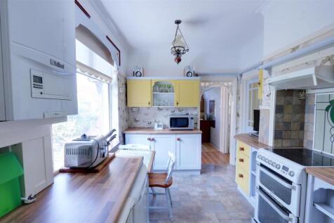 Kitchen 3.JPG