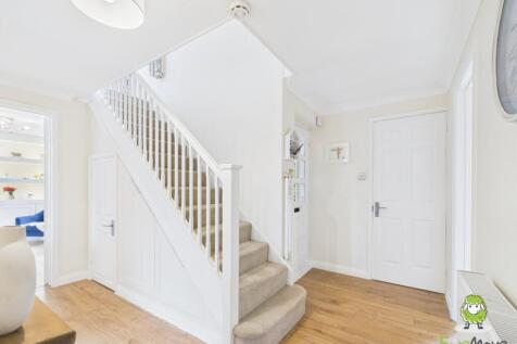 EweMove Estate Agents Basingstoke - Fennel Close