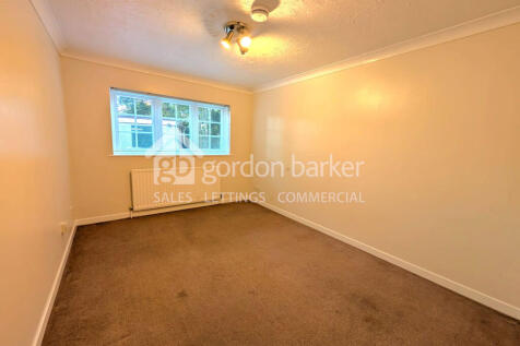 Alder Crescent, Poole, Dorset, BH12 photo 4