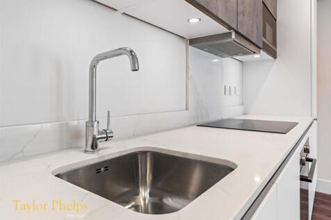 Austen House, Ware - High Spec Two Bed Apartment photo 3
