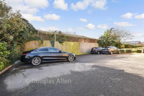 Driveway/Parking