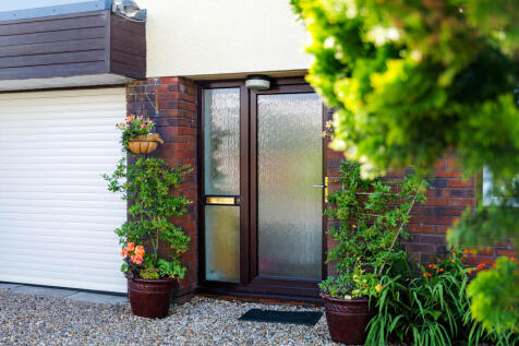 8 BEESTON CLOSE-26.jpg