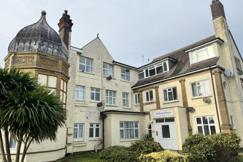 1-bed flat on Holland House, Clacton On Sea, CO15 6BD, £800/mo