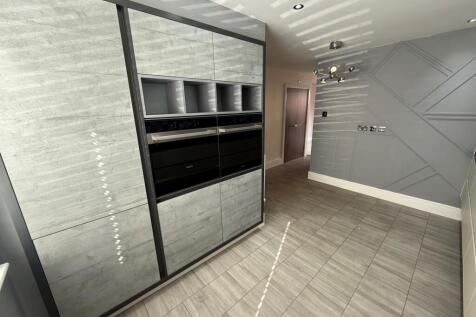 Battle Grove, Pontefract, West Yorkshire, WF8 photo 4