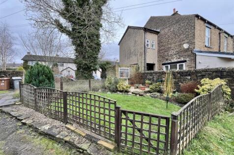 Walled Frontage, Enclosed Rear Yard &amp; Shared Garde