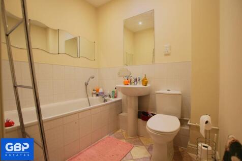 Academy Fields Road, Masters Court, RM2 photo 4