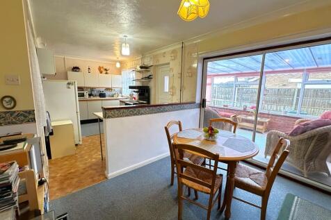 KITCHEN DINER 3