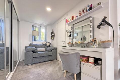 Stentaway Road 7 - Dressing Area.jpg