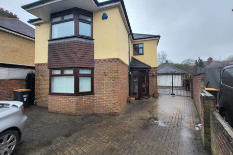 4 Bed Detatched House