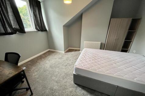 Knowle Avenue, Leeds photo 3