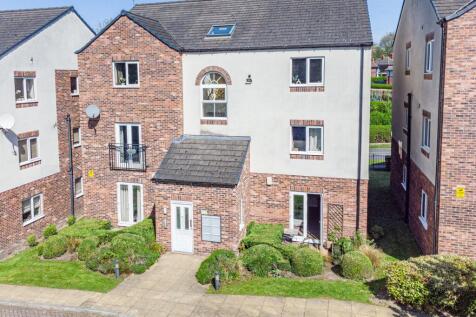 2-bed flat on Potternewton Mount, Leeds, LS7, £1,200/mo
