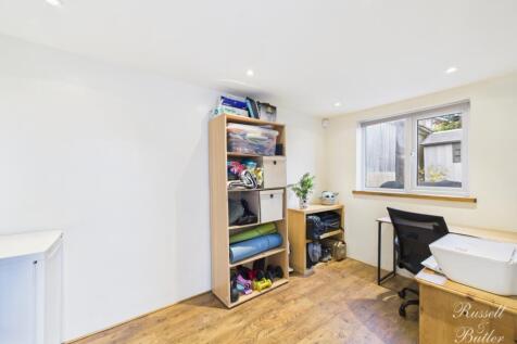 CAM01995G0-PR0379-STILL037