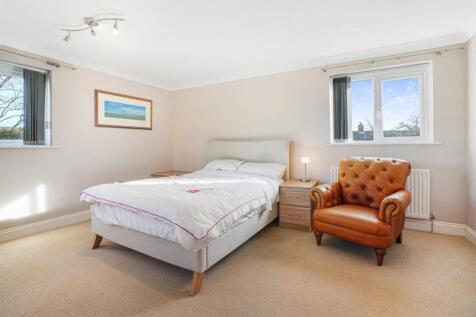 6 Bugbrooke Road, Gayton