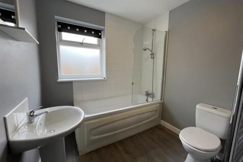 Eaglesfield Drive, Bradford photo 4