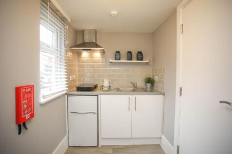 S7, Lyndhurst Road, Luton, Bedfordshire, LU1 1LN photo 3