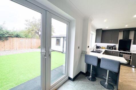 Kitchen-diner view 4