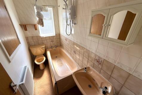 bathroom 1 .jpeg