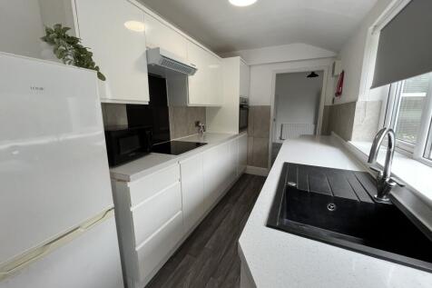 Kirkby St // 2 Bed // JULY 2027 photo 3