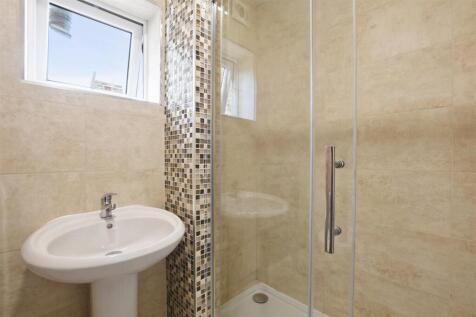 15-7ed4GCWT - 8 Felixstowe Road - Shower -Original