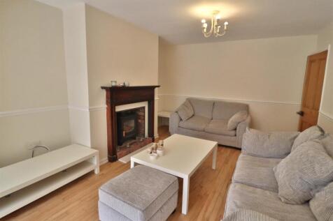 OPEN PLAN LIVING AND DINING ROOM