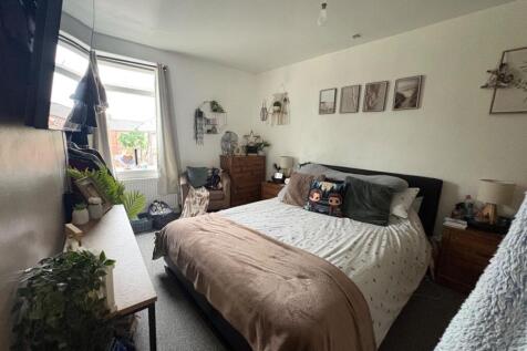 Bond Street, Wombwell photo 4
