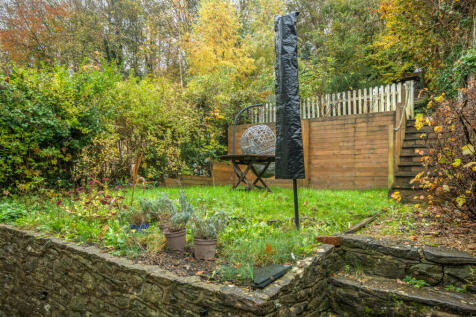 1375169-9-690c76a...