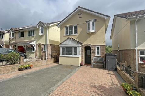 Hawthorn Way 44 - Front.jpg