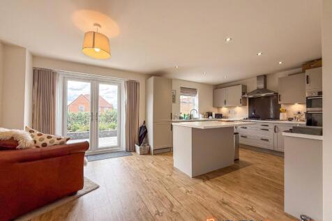 Living/Dining Kitchen 1