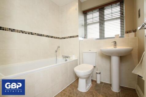 Oxford Close, Romford, RM2 photo 4