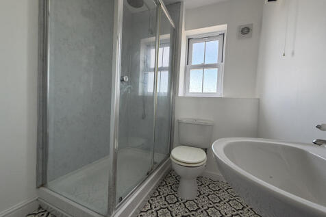 SHOWER ROOM.JPG