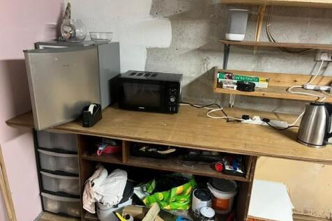 Kitchen area.jpg