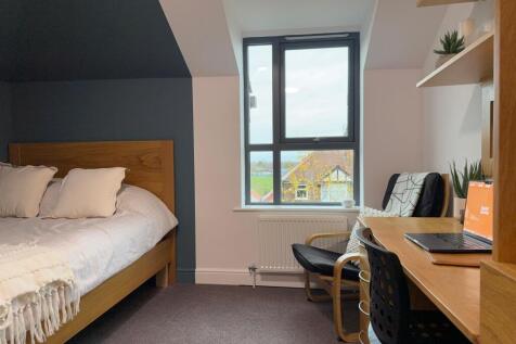 Premium // Lincoln Bishop Students // 6 Bed // All Ensuite photo 3