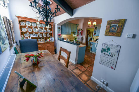 Kitchen/Breakfast...