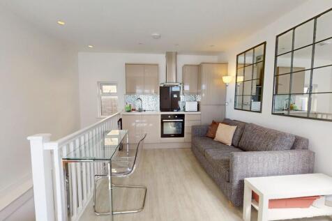 Split level one bedroom flat in Woodside photo 4