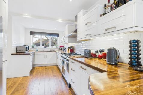 CAM02127G0-PR0372-STILL001