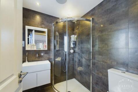 ENSUITE SHOWER ROOM