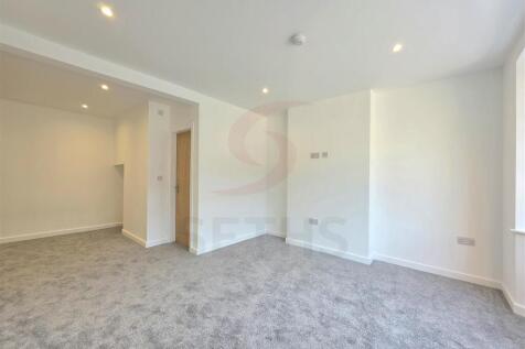 Lounge/Dining Area