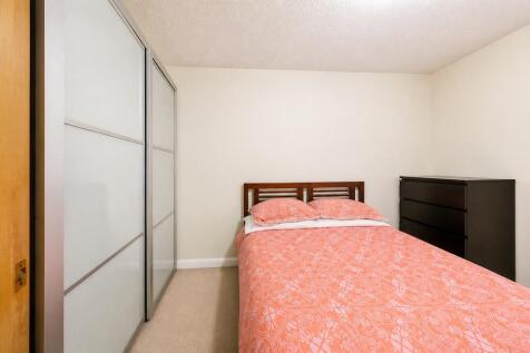 Cozy double bedroom with large built-in wardrob...
