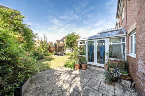 20 Kings Park Drive, Binley