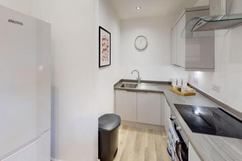 Flat 1, Armyn House, Bar Road TR11 4NN photo 3